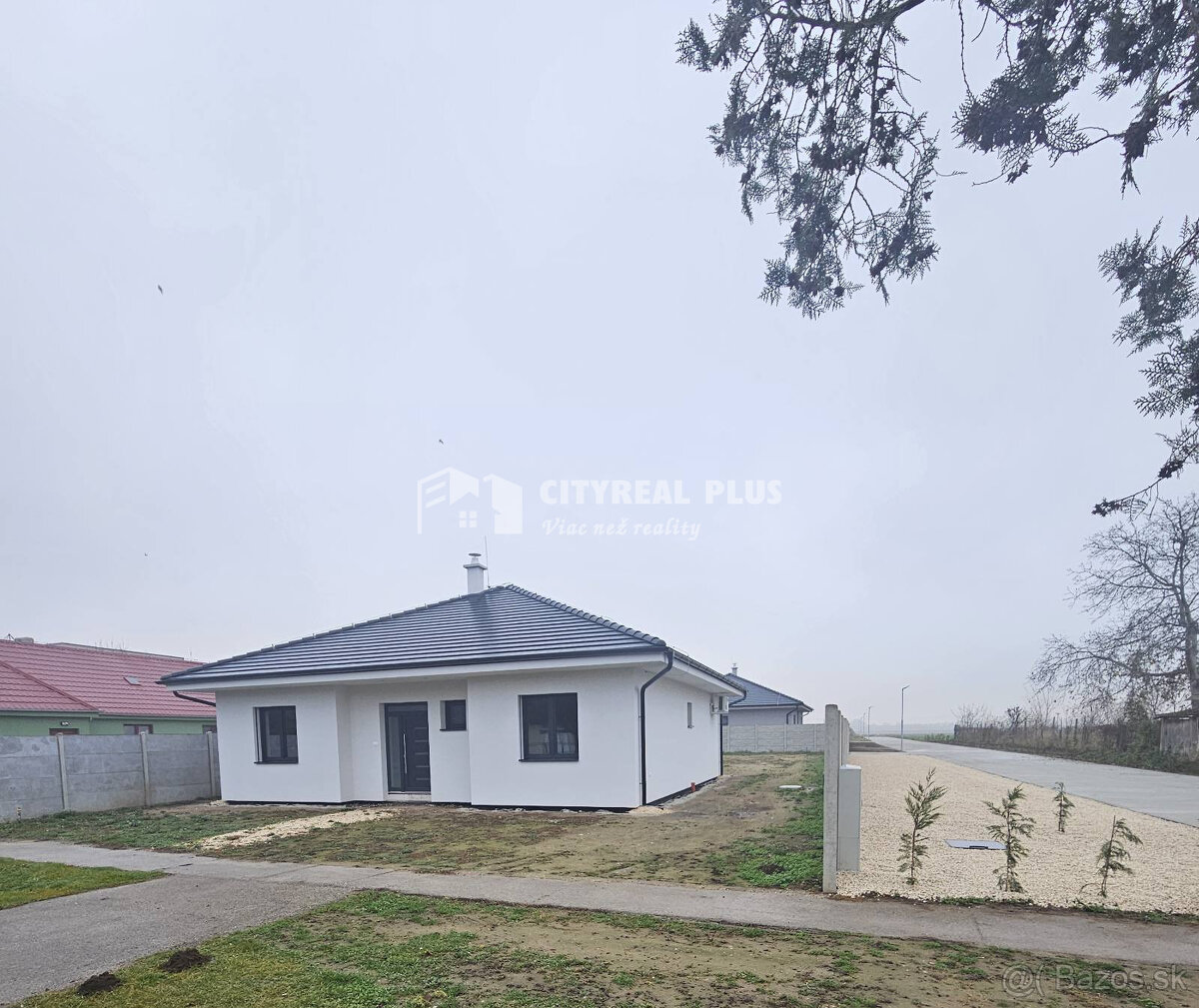 Na predaj 4 izbová moderná novostavba 15 km od Komárna obec - 15