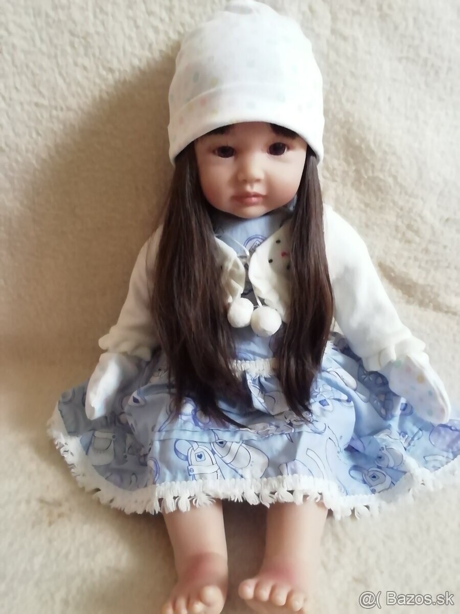 Realisticka babika v marhulkovych satach - 15