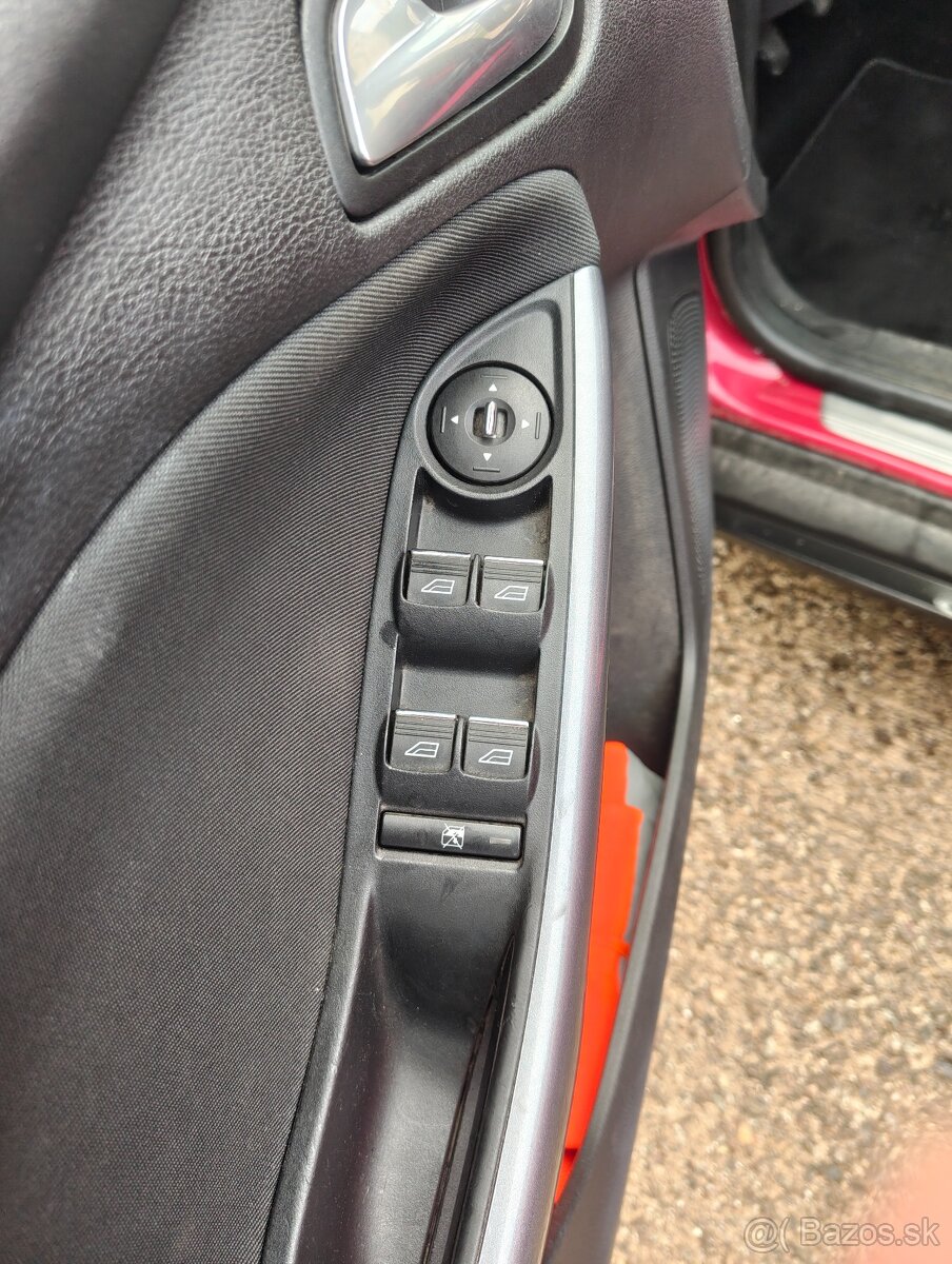 Surne predam Ford Focus 1.6 ecoboost benzin 2011 - 15