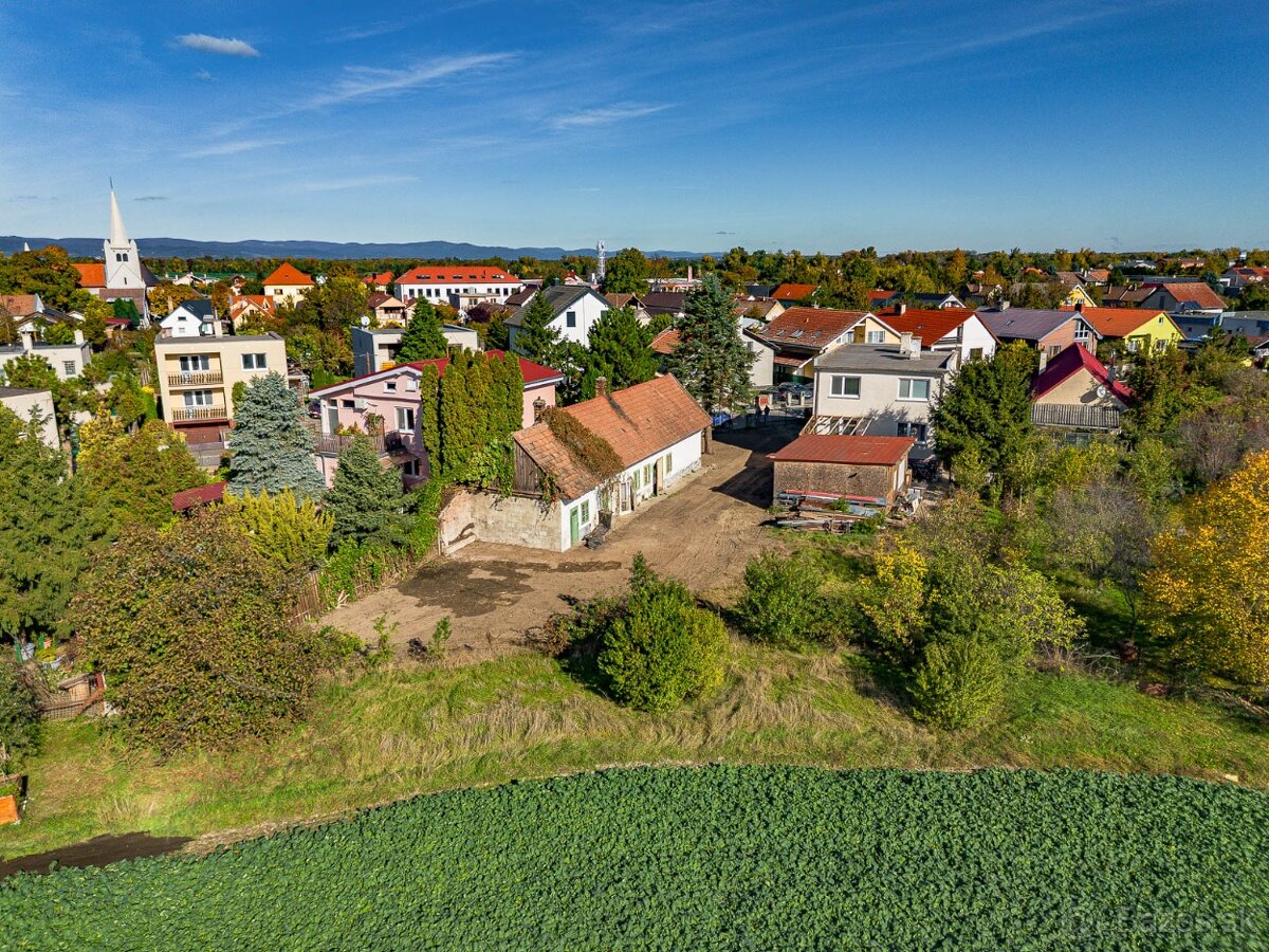 ŠPORTOVÁ ul. - STAVEBNÝ POZEMOK V POKOJNEJ ČASTI OBCE - 15