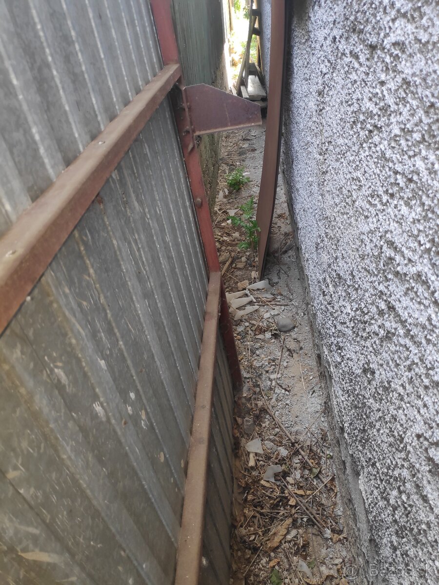 Predám nábytok, PVC rúru a garážovú bránu - 15