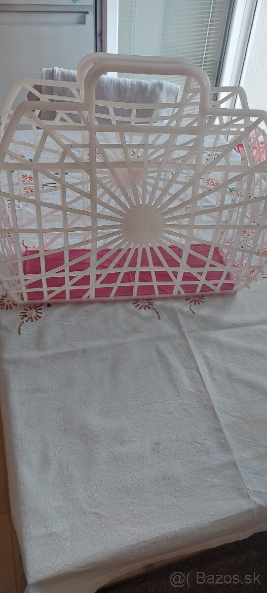 Hračky a poháre - 15