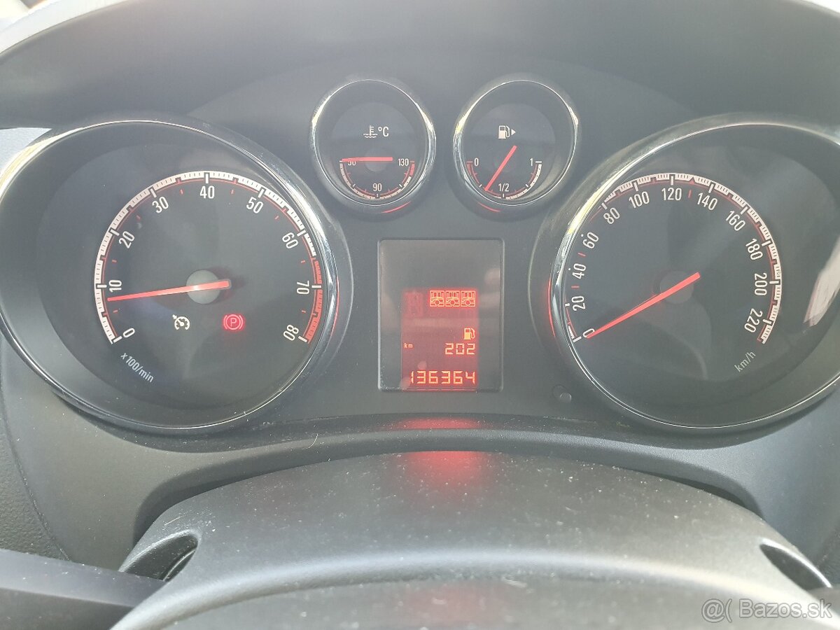 Opel Meriva 1,4 - 16V - 70 kw - M5 - 15