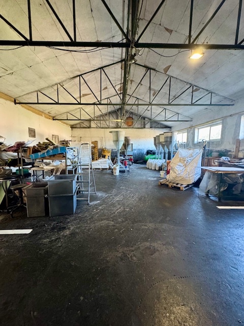 Na predaj 2 prepojené haly 1200 m2 v Dolnom Ohaji - 15