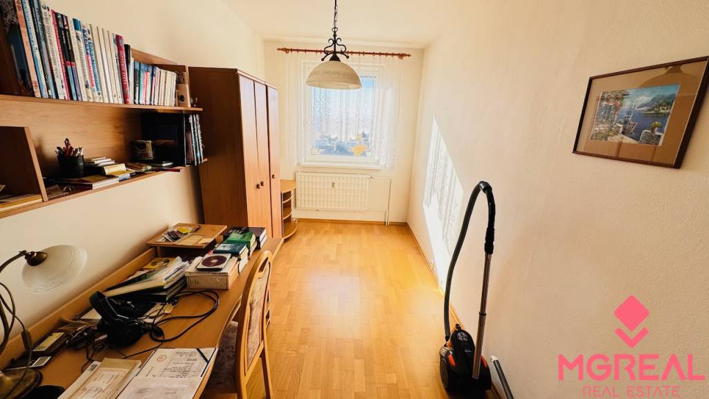 Na predaj 4 i byt s loggiou a výťahom 82 m2 v Prievidzi - 15