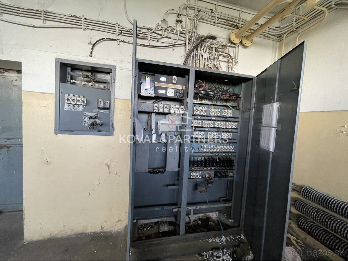 Predaj Administratívnej budovy s Halou v lokalite Dolné Kršk - 15