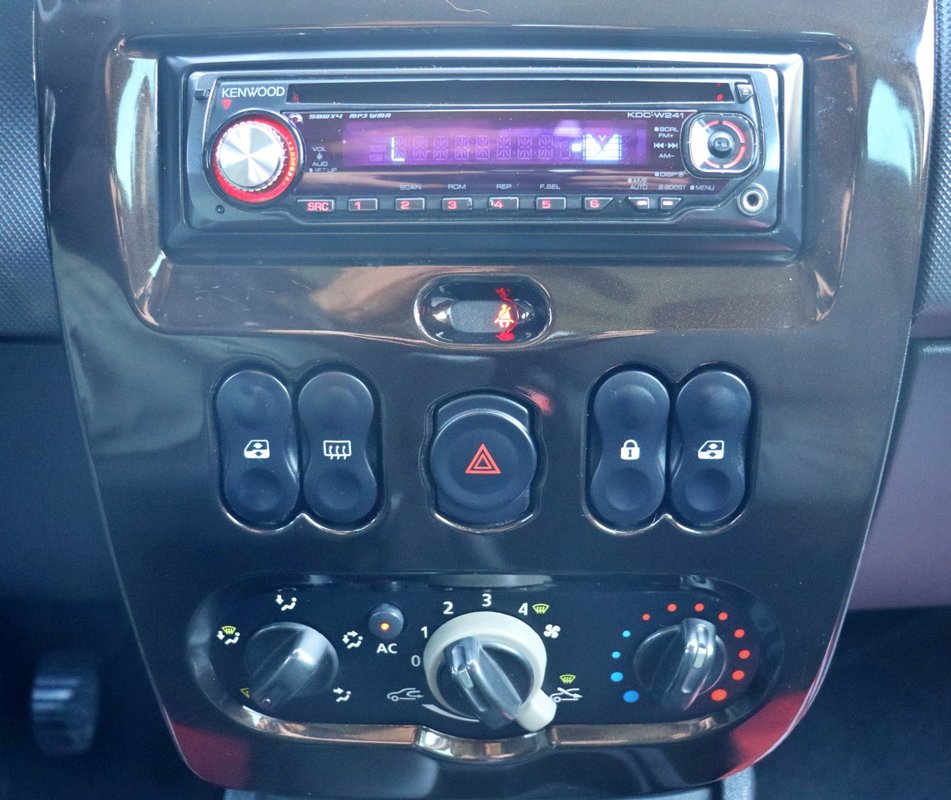 Dacia Duster 1.6 ie Laureate - 15