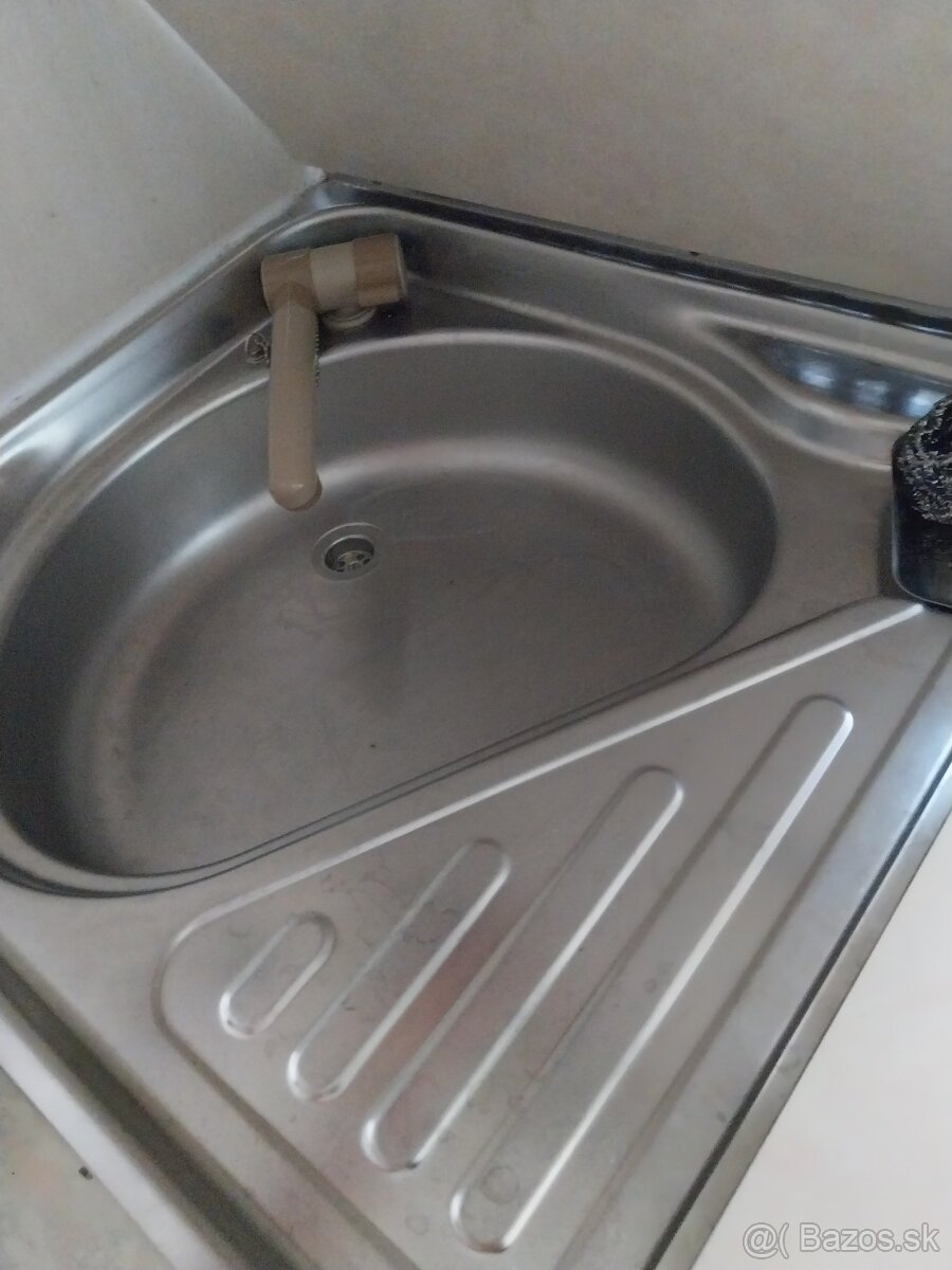 Predám karavan pre 4 osoby ( rýchlosť 100 KM/h )vTP - 15