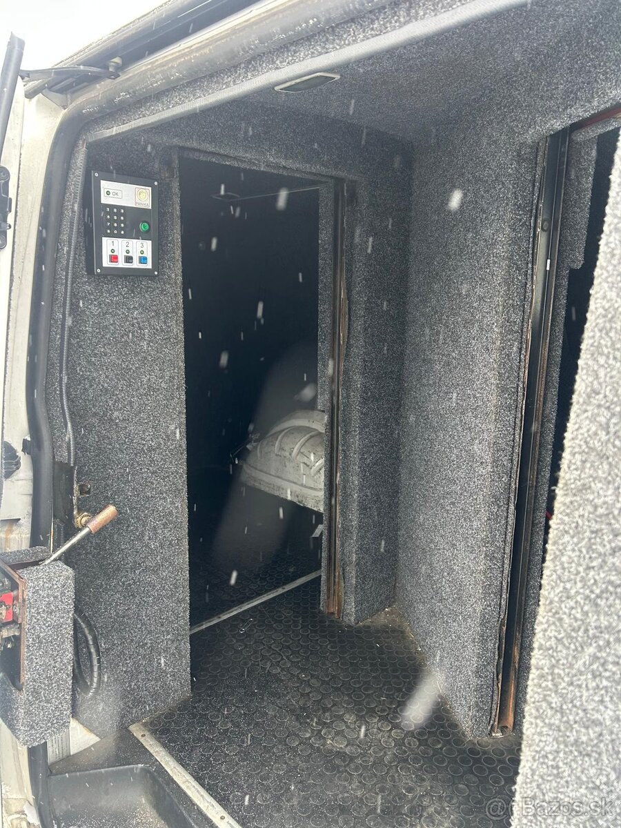 VW T5 pancéřovaný neprůstřelný - 15