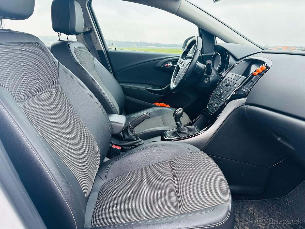 Opel Astra Sports Tourer – 1.6 diesel – výbava COSMO - 15