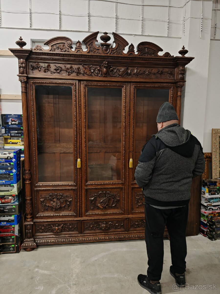 Starožitná vitrína - 15