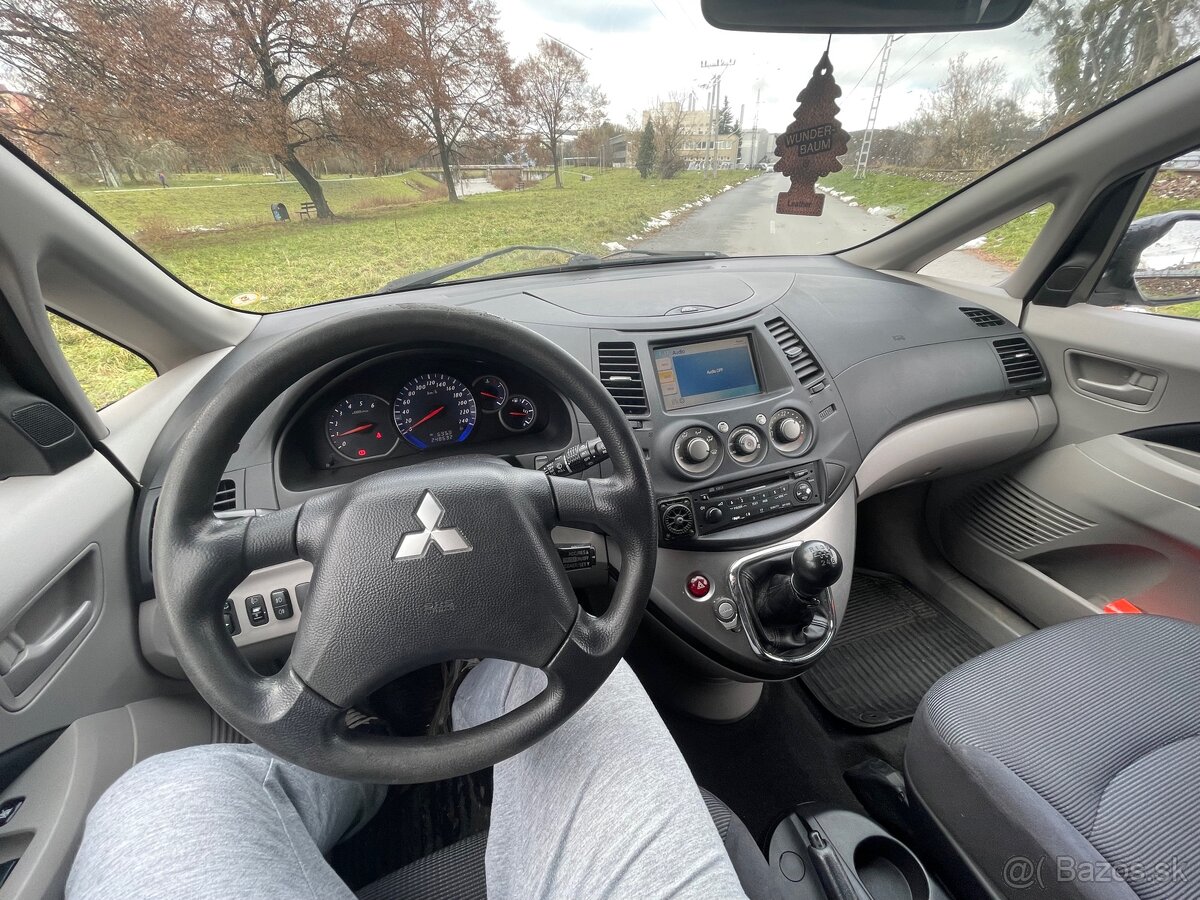 Mitsubishi Grandis 7-miestne - 15
