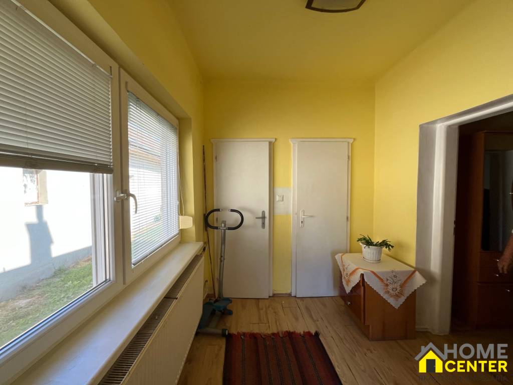 EXKLUSÍVNY PREDAJ 2 izb. rod.domu na 6,5 árovom pozemku,Zemi - 15