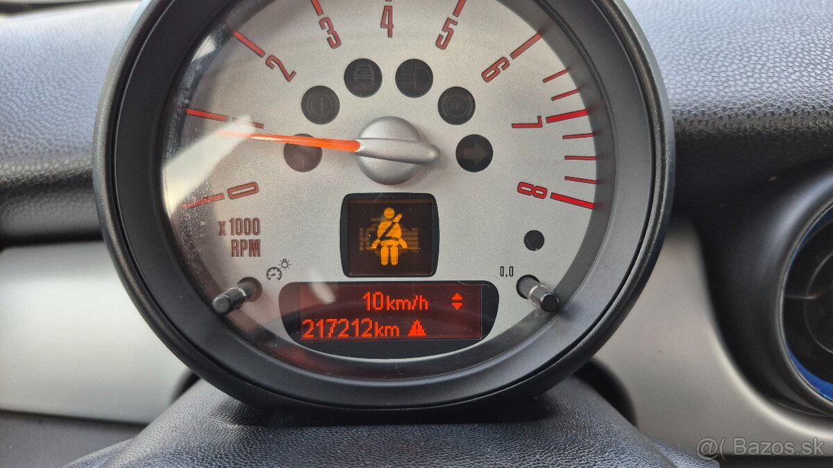 Mini Cooper 1.6 i 90kw M6 mozna vymena - 15