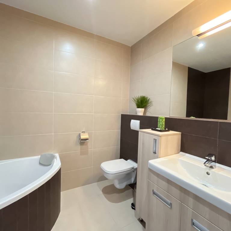 PRIESTRANNÝ 3-IZBOVÝ BYT NA PRENÁJOM — BRATISLAVA, Podzáhrad - 15