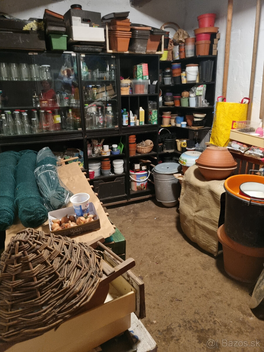 RODINNÝ a HOSŤOVSKÝ DOM,STODOLA a POZEMOK 2924m2 HRÁDOK-NMNV - 15