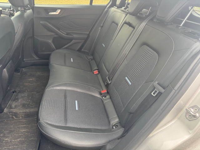 Ford Focus Kombi 2.0 TDCi EcoBlue Active A/T - 15