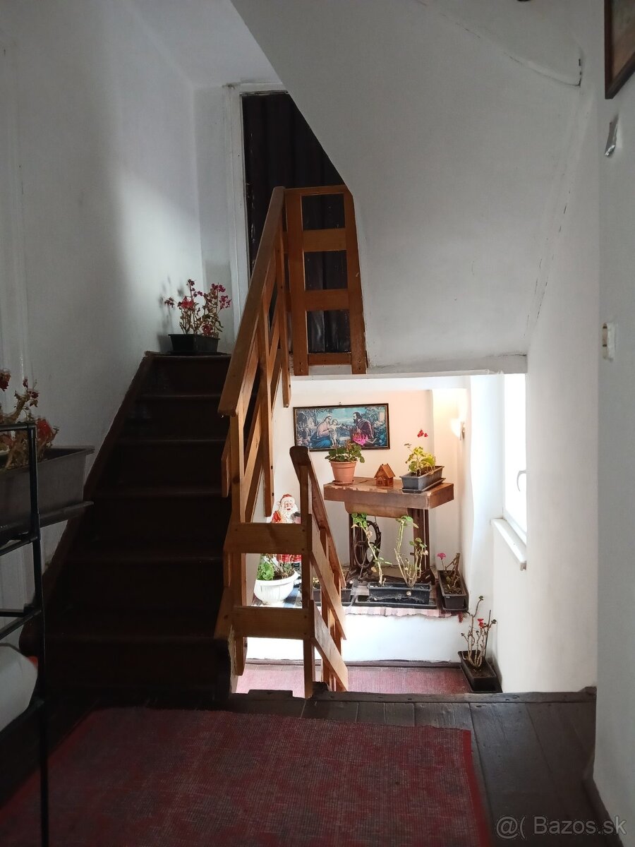 PRAKOVCE - veľký dvojgeneračný dom po rekonštrukcii - 15