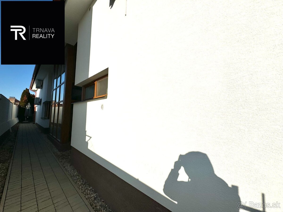 Veľký moderný 7 izbový rodinný dom s dvojgarážou, krytou ter - 15