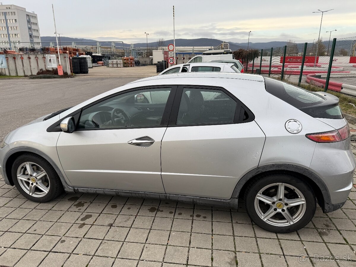 Honda Civic 1.8 VTEC 103kW 8. generácia - 15