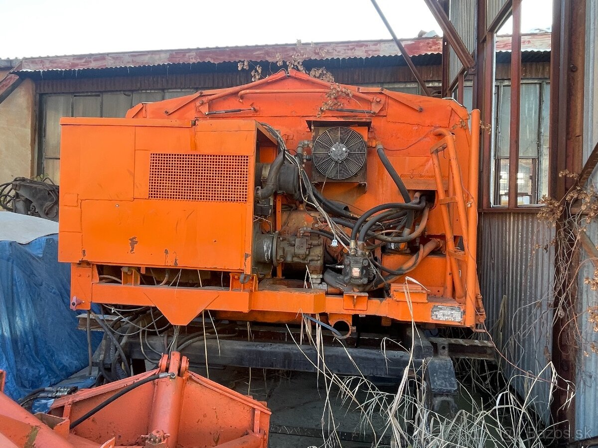 Tatra T 815 sypač s pluhom a zároveň sklápač S2 - 15