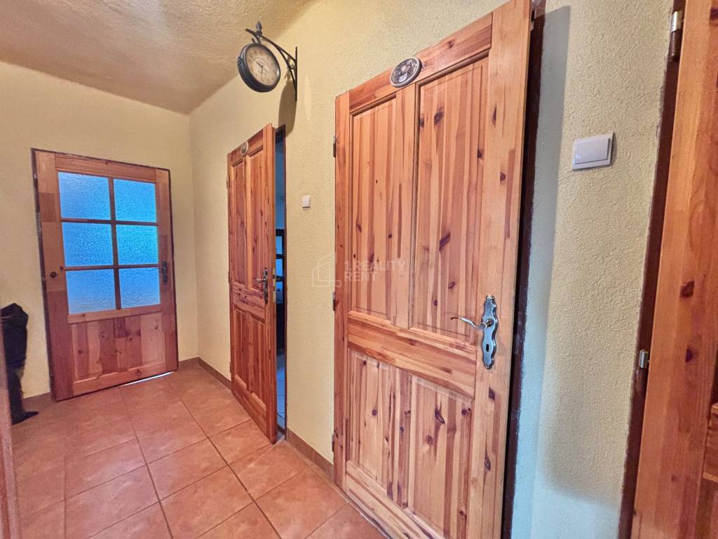 Výnimočný rodinný dom s okrasnou záhradou v lone Klokočovske - 15