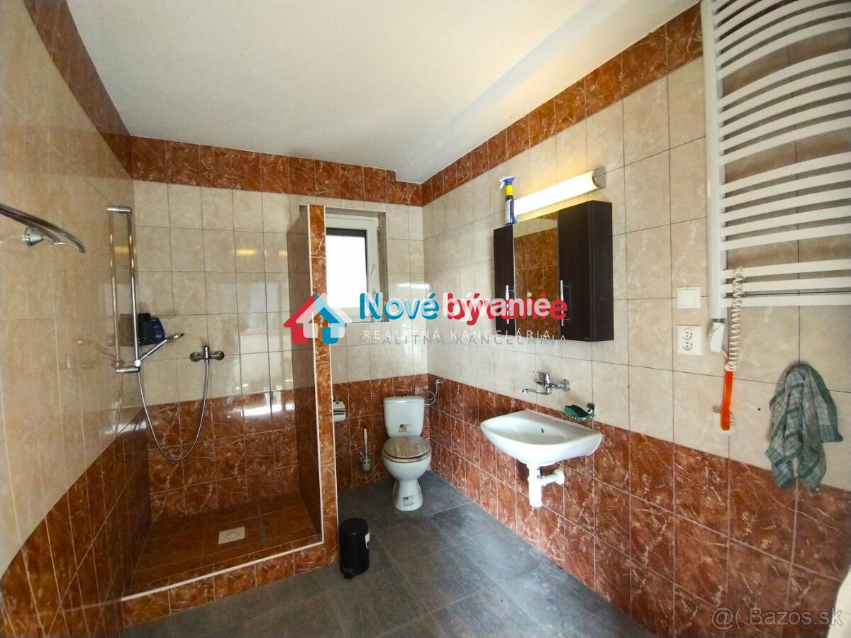 Rezervovaný, rodinný dom s bazénom a veľkou garážou-Nýrovce( - 15