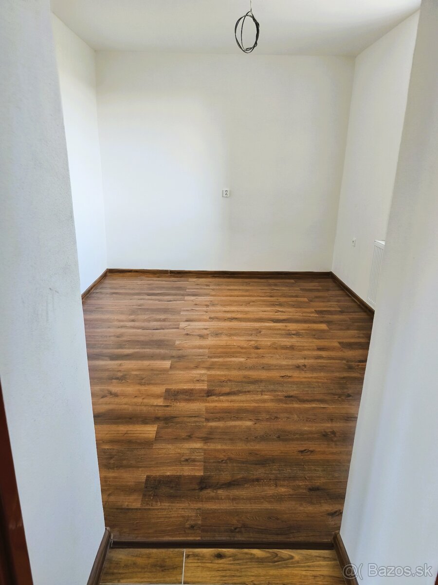 Zrekonštruovaný 3-izbový rodinný dom - 15