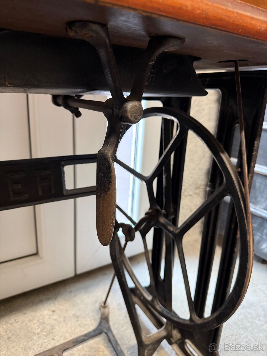 Singer starožitný šijací stroj - 15