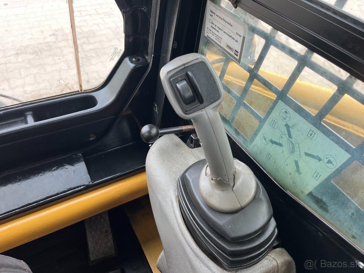 Nakladač smykovy Caterpillar 226B3, Bobcat, JCB, Kramer, UNC - 15