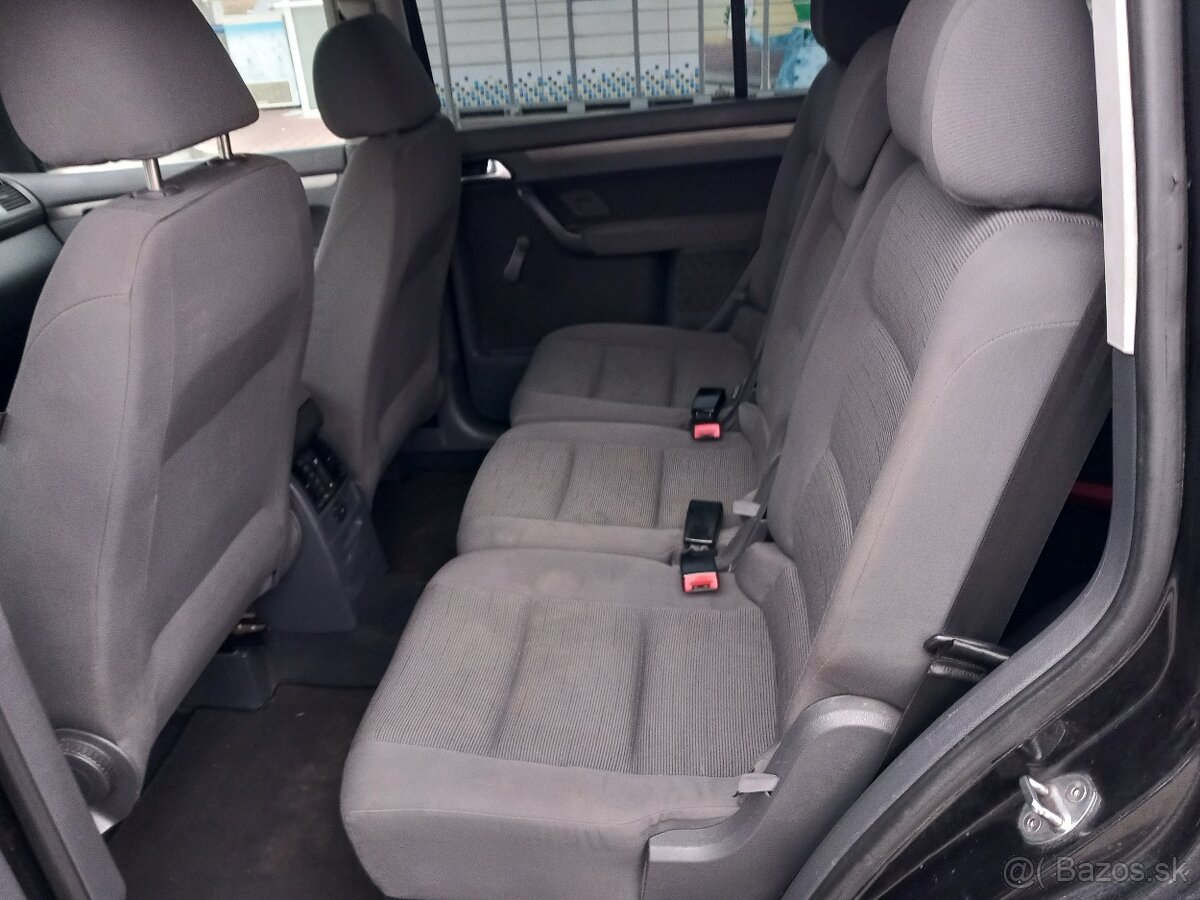 VW Touran 1.9 TDI .6ti-kvalt . Model 2008 - 15