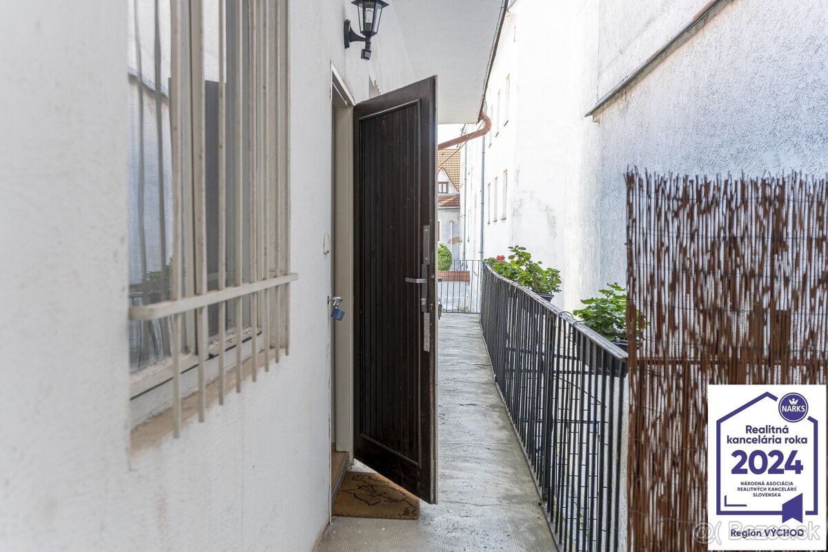 2 izbový byt v centre mesta v historickom objekte, Košice, H - 15
