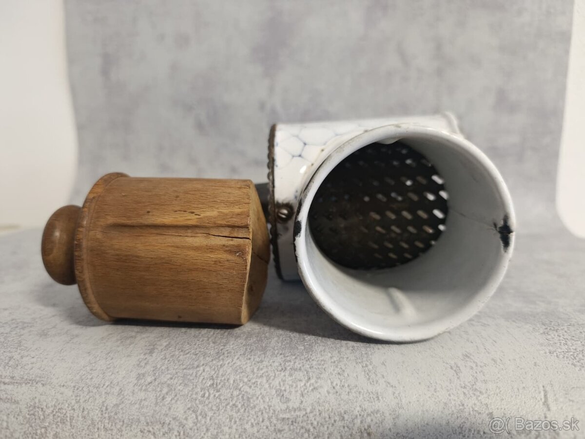 Velmi starý krásný velký mlyncek na strouhanku IDA - 15