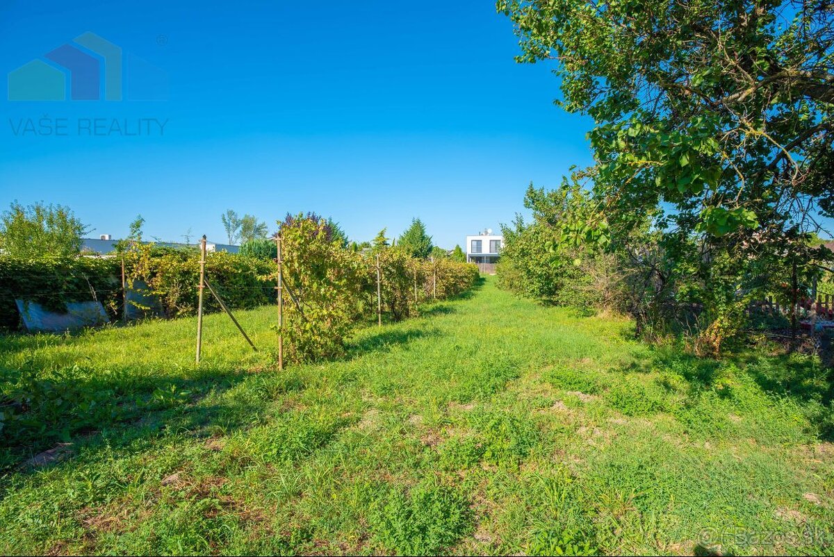 Priestranný rodinný dom s veľkým pozemkom 1454 m2, Bernoláko - 15