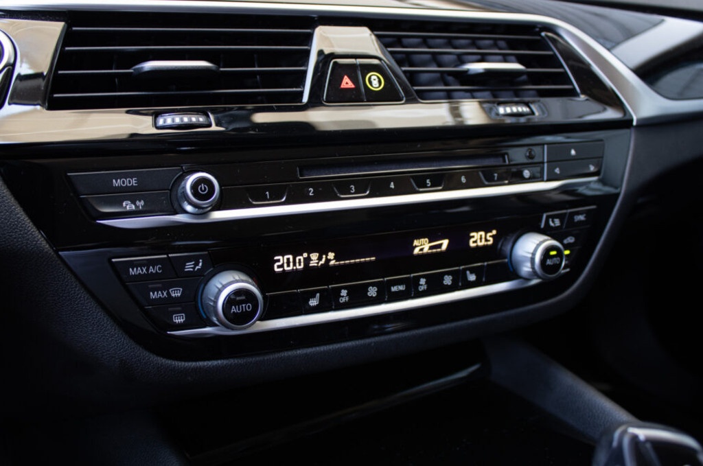 BMW 520d xDrive Touring z roku 2018 - 15