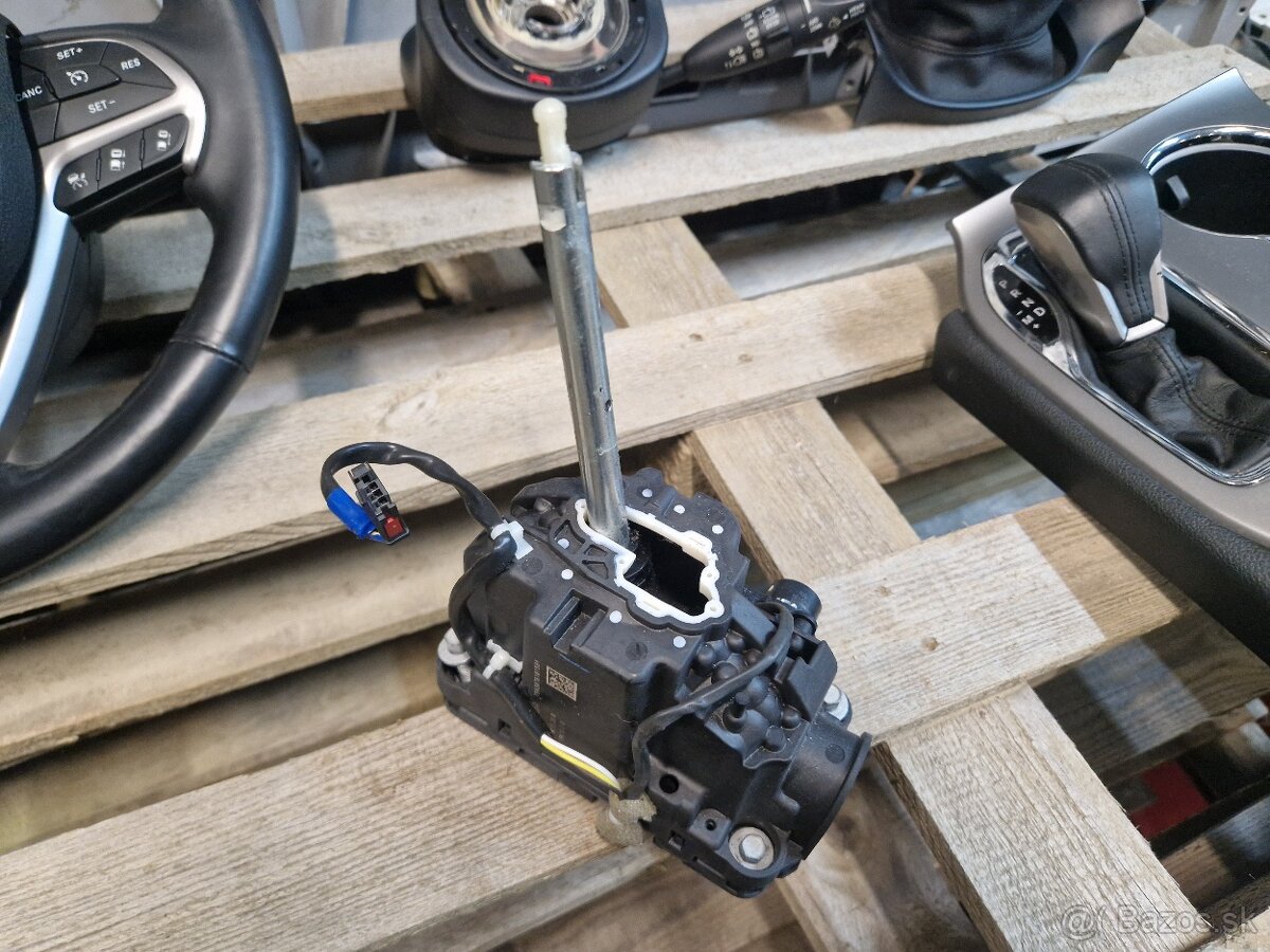 Diely interiéru Jeep Grand Cherokee WK2 2017 Summit - 15