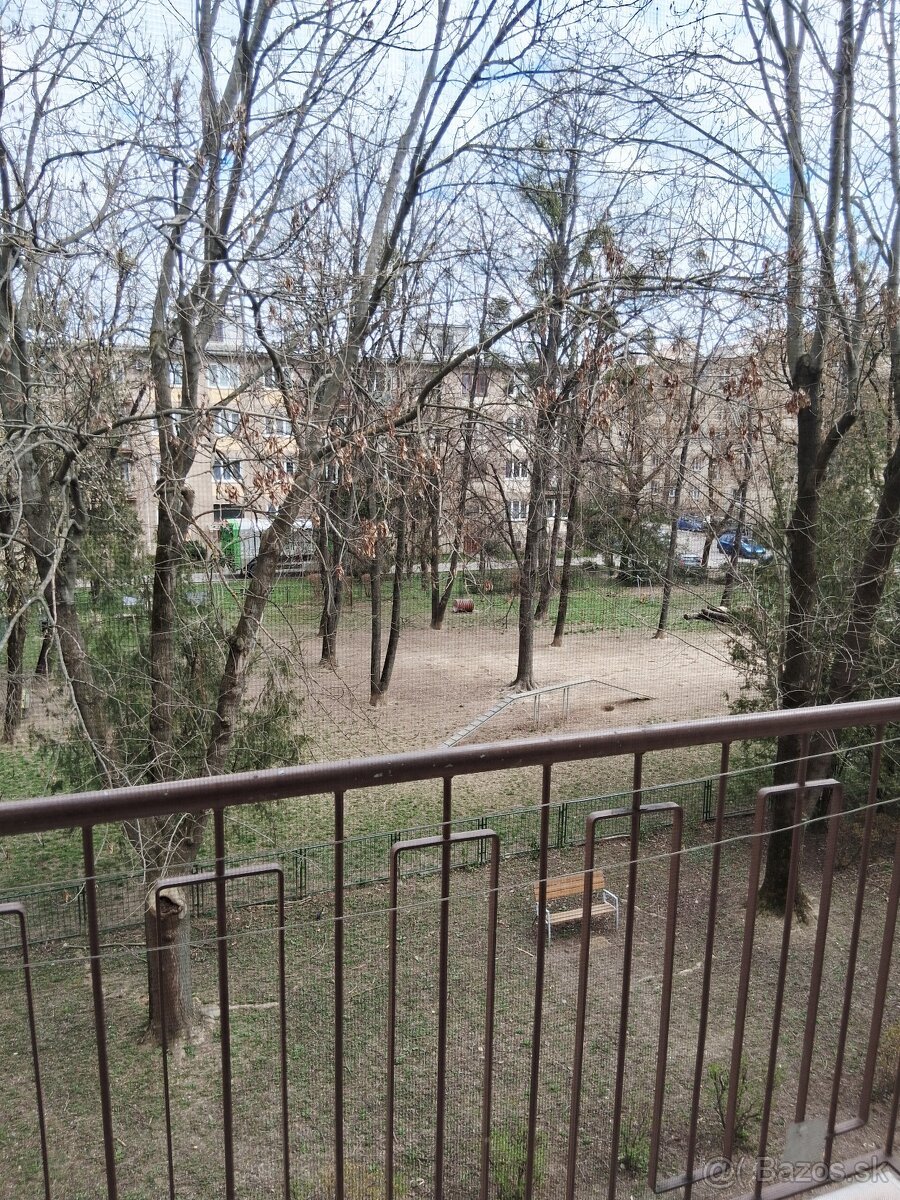 Priestranný 2-izbový byt s balkónom - 15