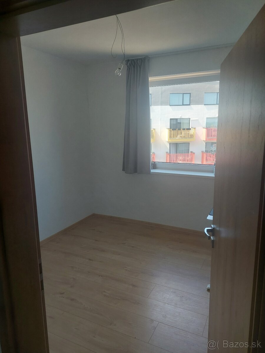 Na predaj priestranný 3-izbový byt s veľkou terasou MIKO - 15