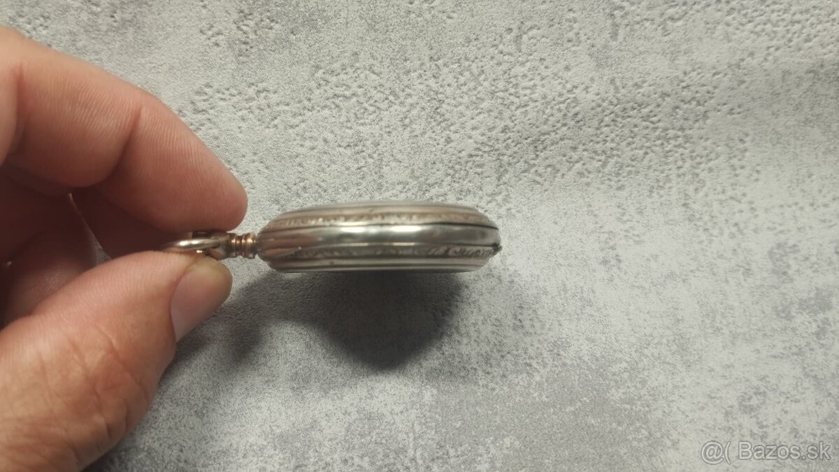 Pánské stříbrné zdobené kapesní tzv. štýrské hodinky. AG - 15