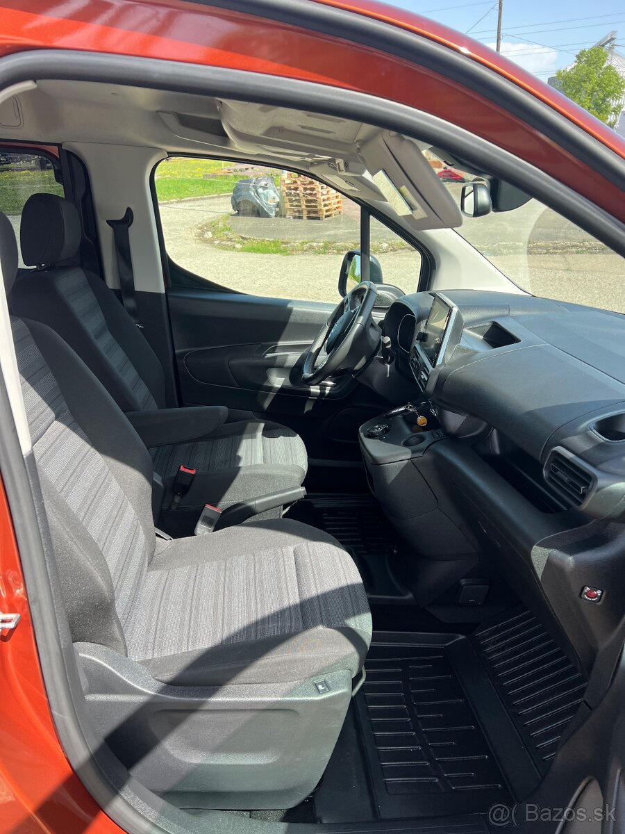 Autopožičovna 8 a 9 miestne autá na dovolenku - 15