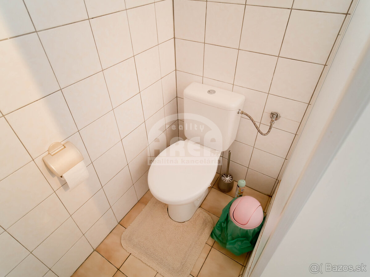 Dvojpodlažný rodinný dom v skvelej lokalite mesta Michalovce - 15