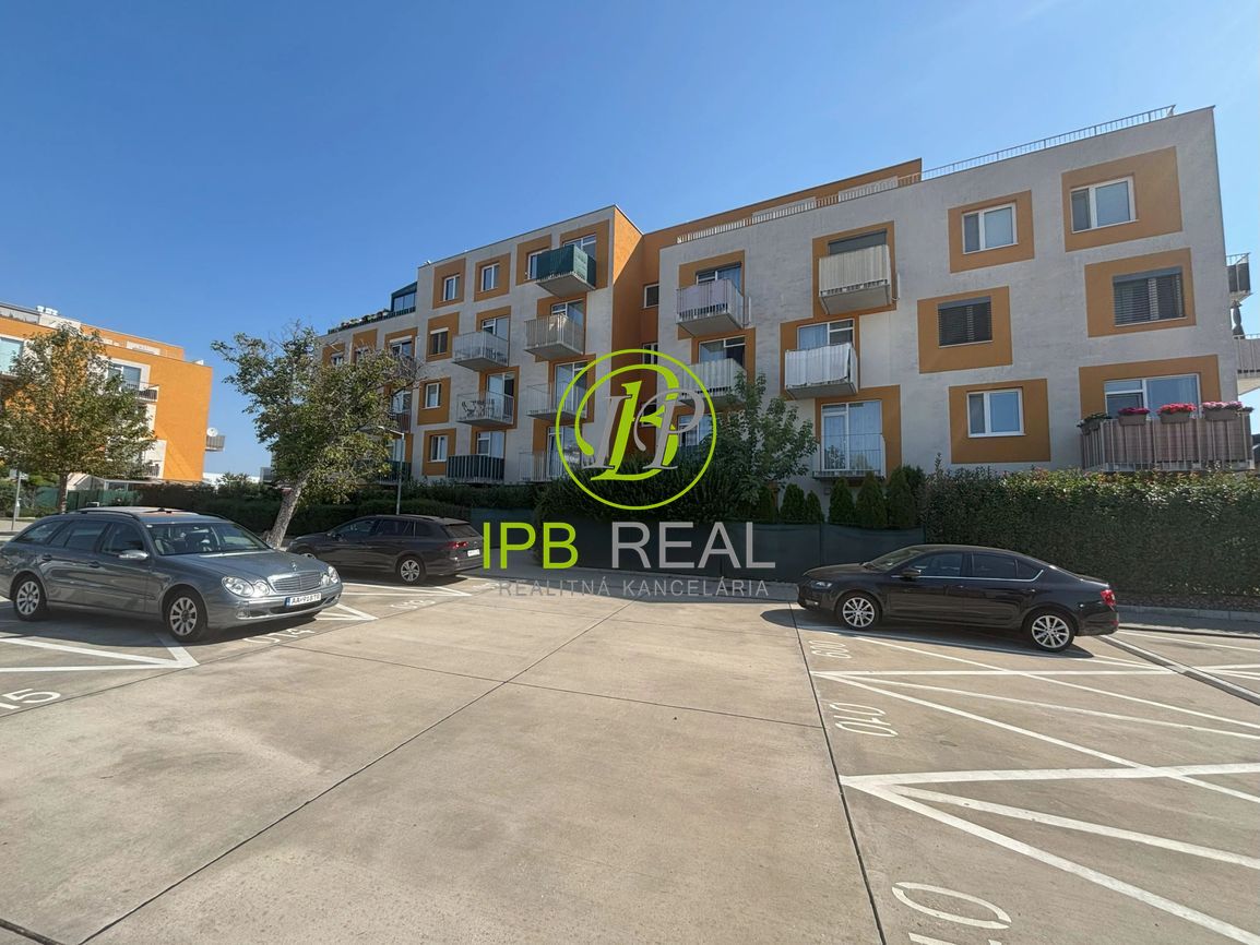 Nový neobývaný 2-izb. byt s parkovaním na Bytstrickej ul. v - 15