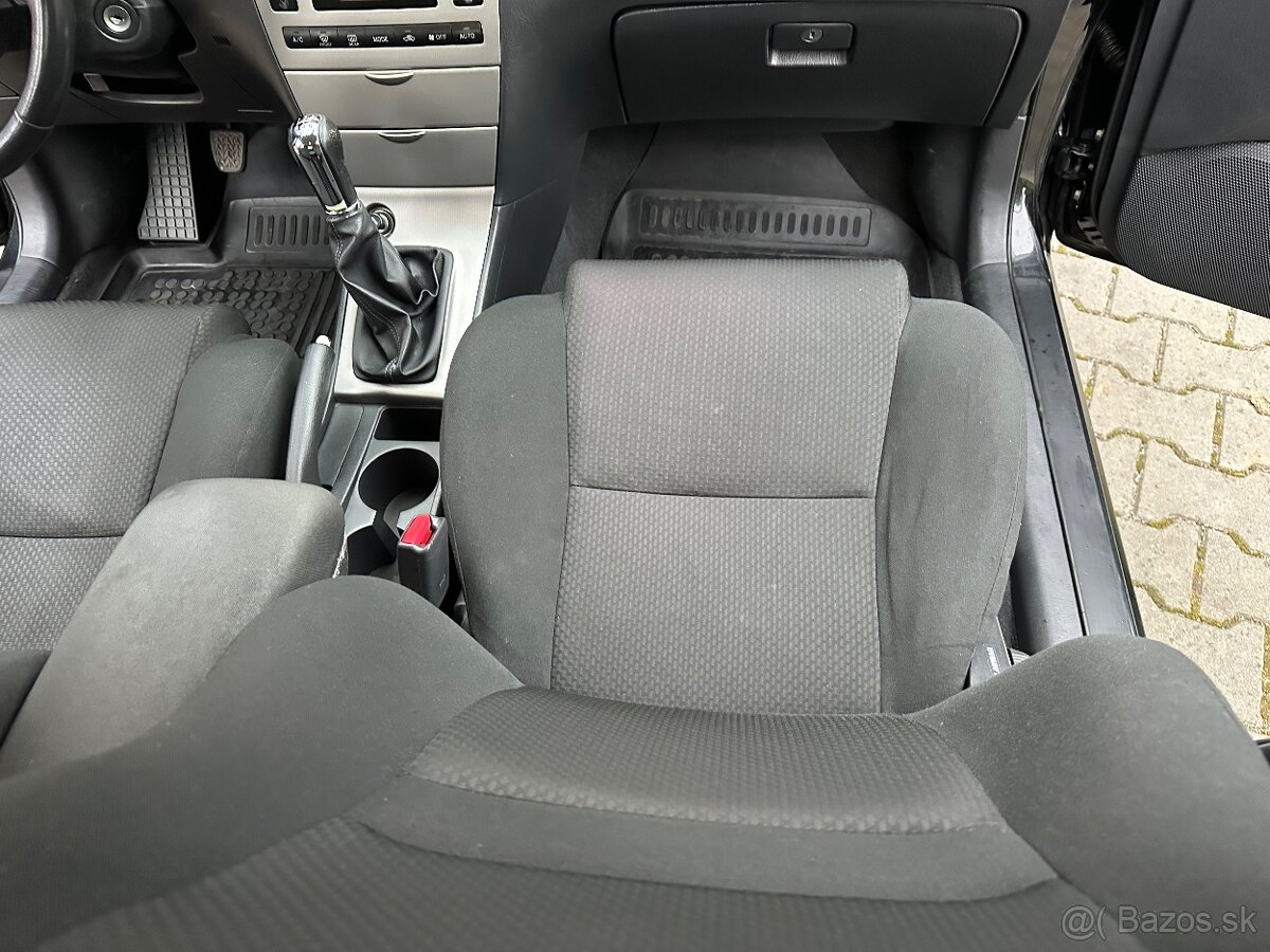 Toyota Corolla 2.0 D-4D Sol Hatchback - 15