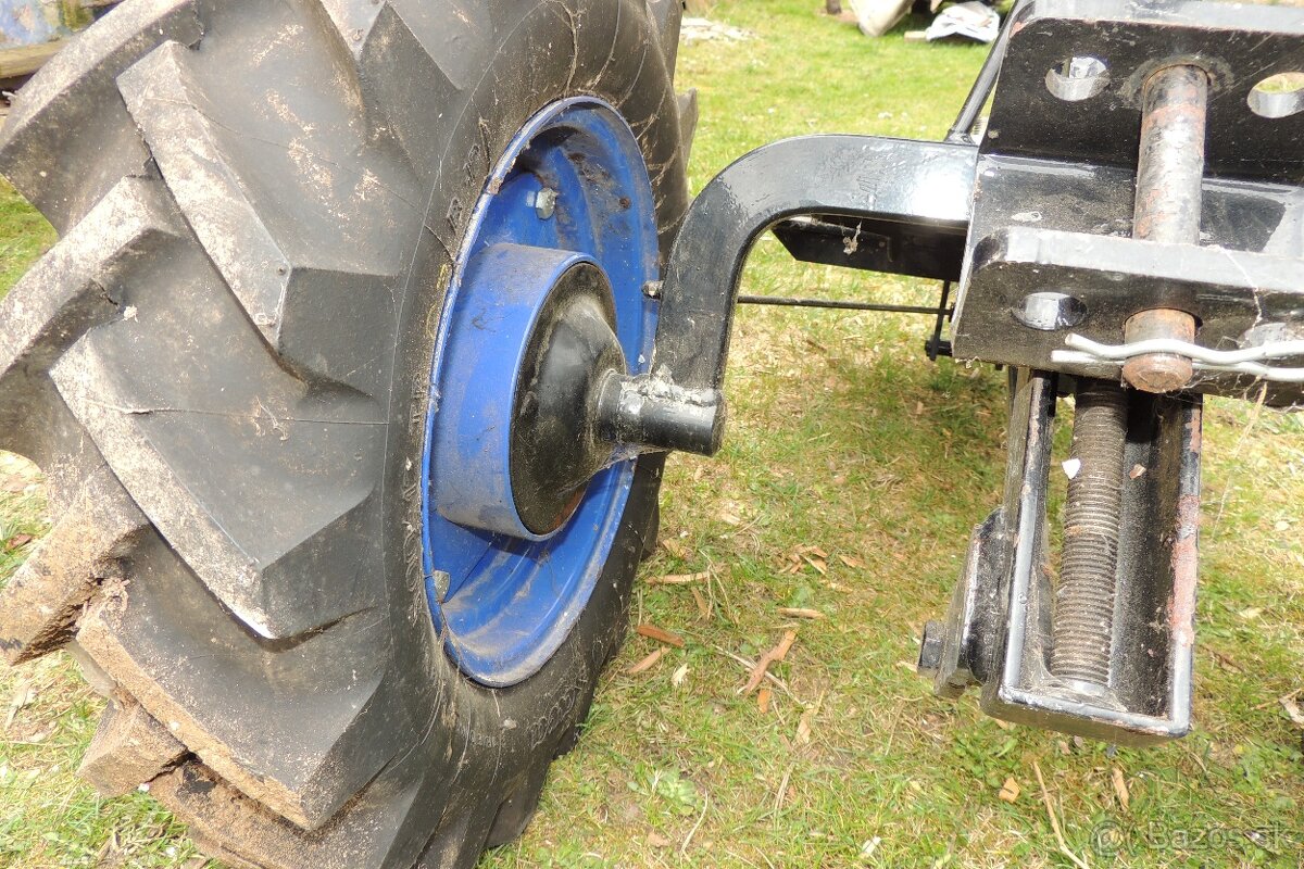 Nosič náradia za malotraktor Tecák - 15