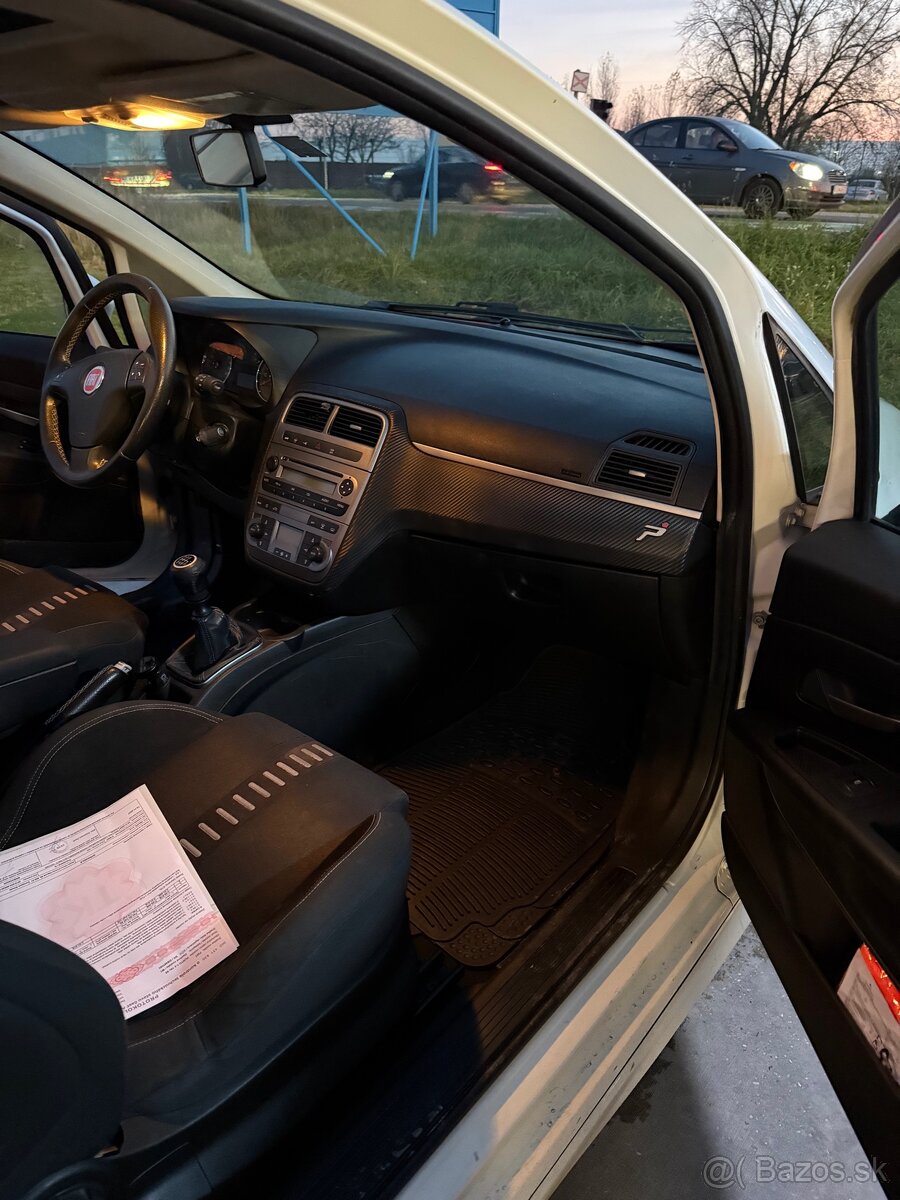 Fiat Grande Punto - 15