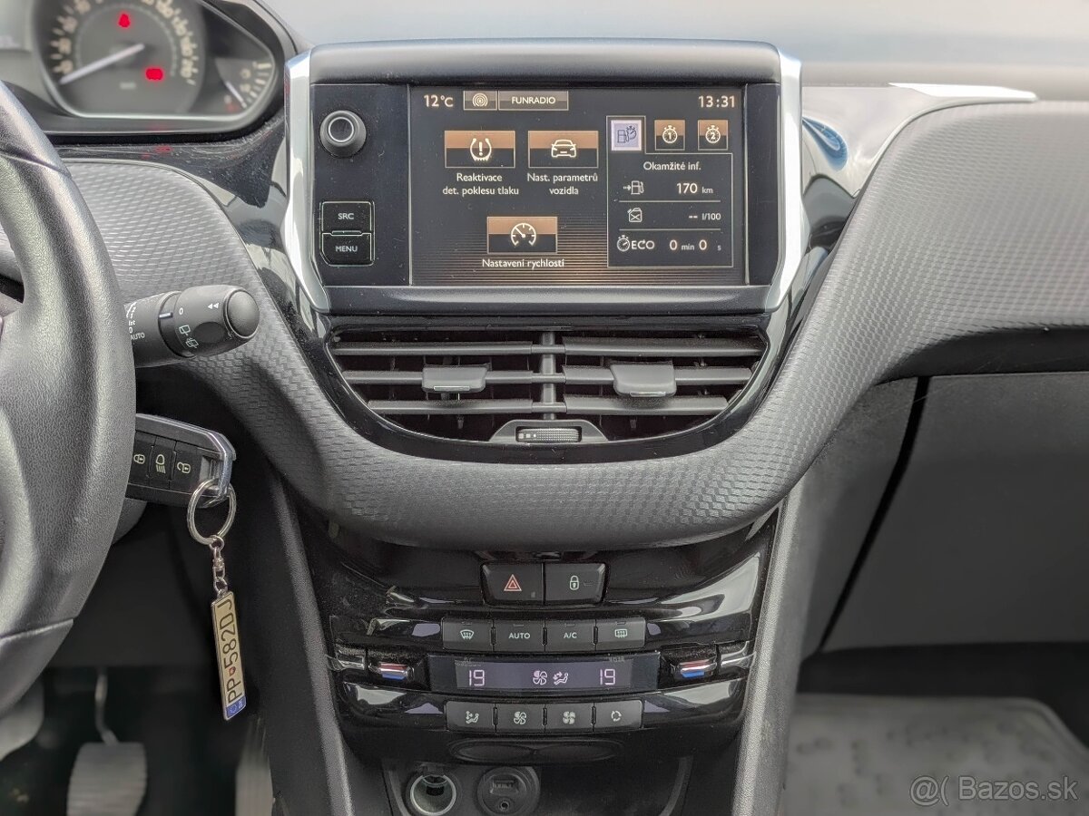 Peugeot 2008 1.2 PureTech Allure, 96kW, M6, 1.majiteľ - 15