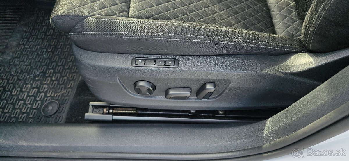 Škoda Superb kombi 2,0TDI 140kW Style DSG 3/2017-125.000km - 15