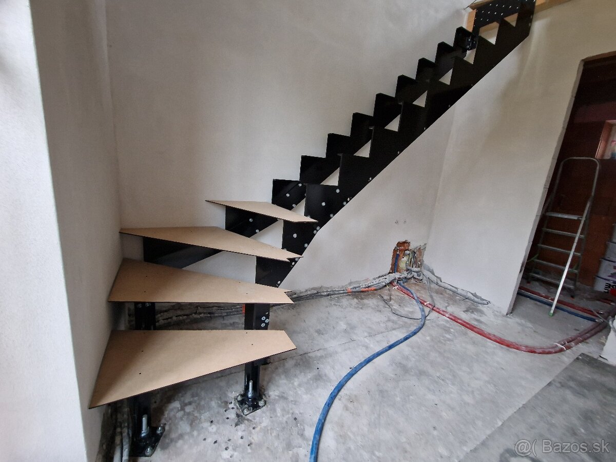 SCHODY NA MIERU - 15