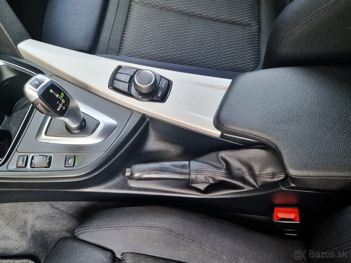 BMW Rad 3 320 xDrive AT8 135KW SR Plná servisná historia - 15