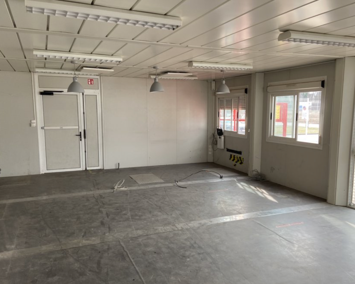 Priestranná modulárna predajňa / kancelária z kontajnerov - 15